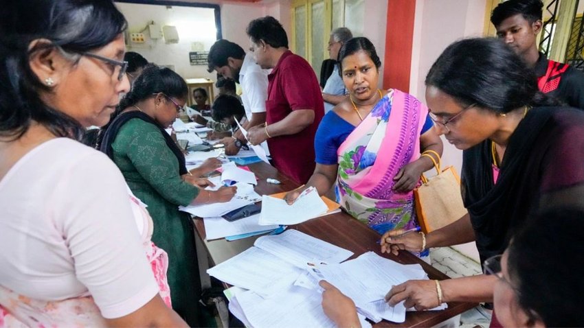 pune municipal corporation | shivsena | case against candidate |