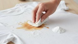 सफेद कपड़ों से कैसे हटाएं चाय-कॉफी के दाग? इन आसान टिप्स से मिनटों में होगा साफ