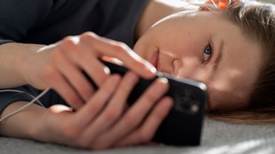 smartphone addiction, mobile phone addiction, smartphone addiction sign, mobile addiction symptoms