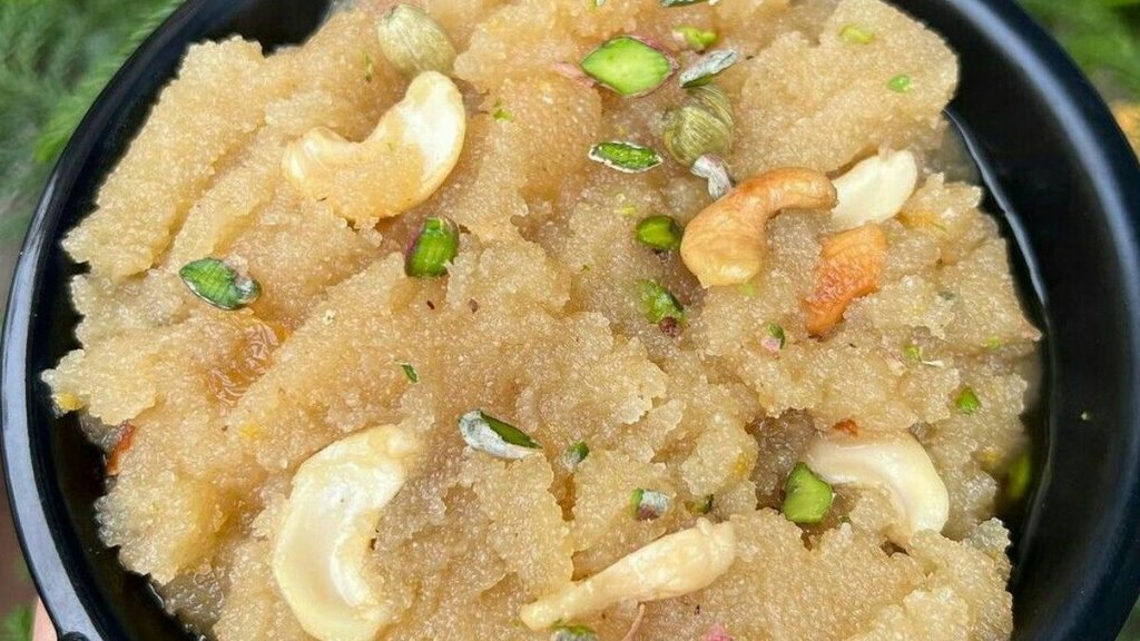 Saraswati Puja 2026, Offer sooji halwa, Saraswati Puja halwa prasad