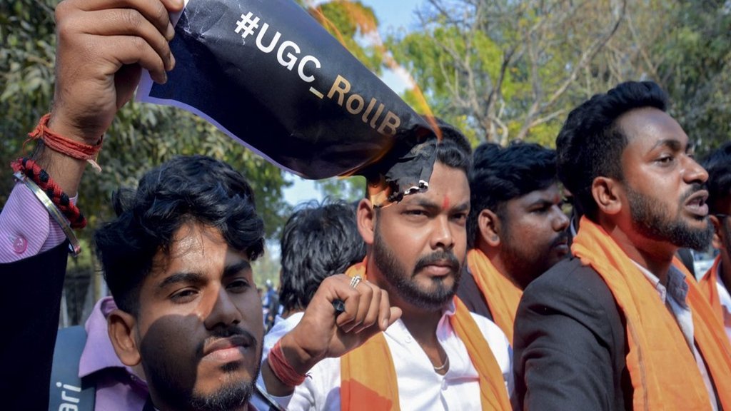 New UGC Bill Protest LIVE: यूजीसी के नए नियमों पर देश में बढ़ा विरोध, छात्रों में आशंका – अवसरों में असंतुलन होगा New UGC Bill Protest LIVE: यूजीसी के नए नियमों पर देश में बढ़ा विरोध, छात्रों में आशंका – अवसरों में असंतुलन होगा
