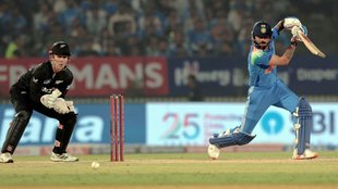 Virat Kohli Century, Virat Kohli International Centuries, Virat kohli IND vs NZ, IND vs NZ 1st ODI, Vadodara ODI, Virat Kohli Century IND vs NZ, Virat Kohli news in Hindi, Sachin Tendulkar 100 centuries, Virat kohli vs sachin tendulkar, Virat Kohli Vadodara ODI, Virat Kohli Records