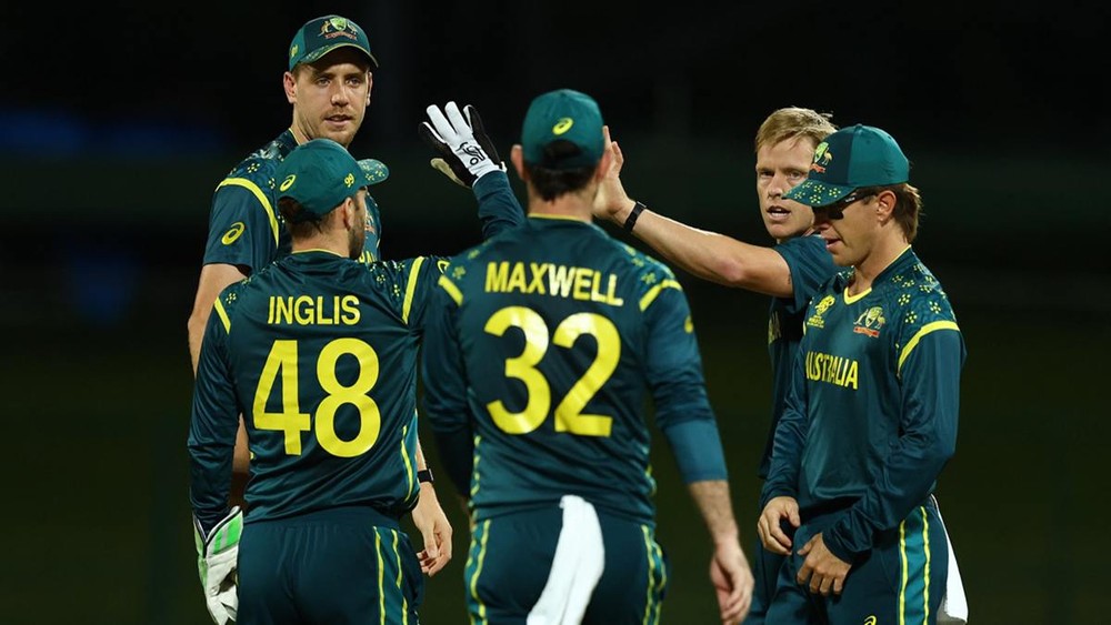 ओमान के खिलाफ टी20 वर्ल्ड कप मैच में ऑस्ट्रेलिया की टीम। (फोटो सोर्स- ICC)