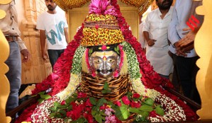 Bel leaves Importance on Shivling