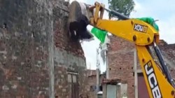 बरेली में अवैध मस्जिद पर चला बुलडोजर, अदालत के आदेश पर हुई कार्रवाई