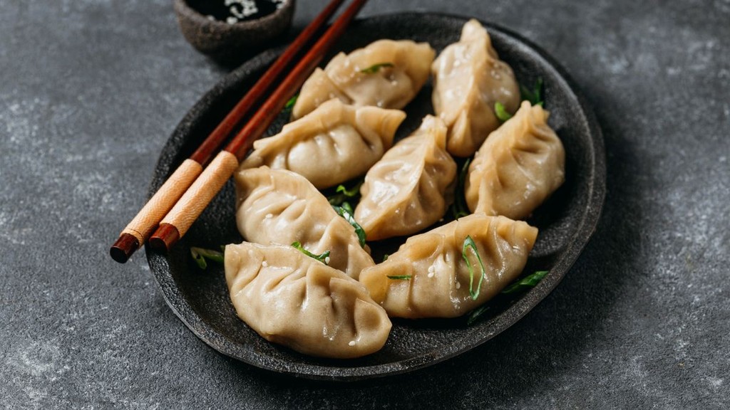 UP Deoria boy trades jewelery worth 85 lakhs for free momos police arrests seller