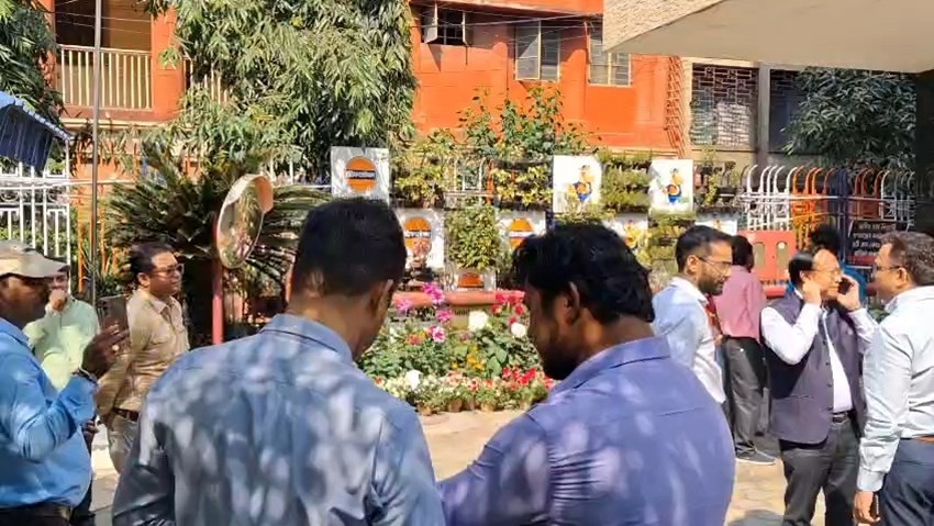 Earthquake panic in Kolkata