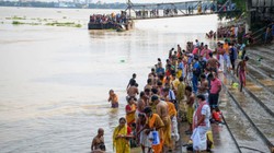 Falgun Amavasya 2026: फाल्गुन अमावस्या पर पितृ स्तोत्र और कवच पाठ का है विशेष महत्व, पितृ दोष से मिल सकती है मुक्ति