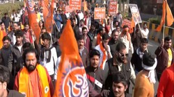 सहारनपुर में गोवंश के अवशेष मिलने पर भड़के हिंदू संगठन, नारेबाजी कर लगाया जाम