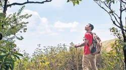 दुनिया मेरे आगे: जीवन का संतुलन क्यों बिगड़ता है, ‘अपनी धुरी पर’ लौटने का यह सरल मंत्र बदल सकता है सोच