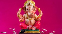Lord Ganesha Mantra: गणपति बप्पा को प्रसन्न करने के लिए करें इन मंत्रों का जाप, बरस सकती है गणेश जी की अपार कृपा