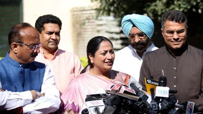 दिल्ली की महिलाओं को हर महीने मिलेंगे 2500 रुपये