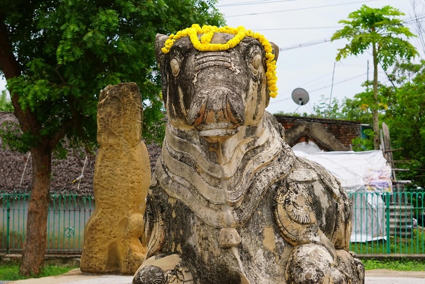 Nandi Facing Shivling