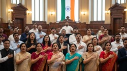 राष्ट्रगान से पहले वंदे मातरम के 6 छंद गाना जरूरी, पढ़ें राष्ट्रीय गीत के लिए बनाए गए केंद्रीय गृह मंत्रालय के नए नियम