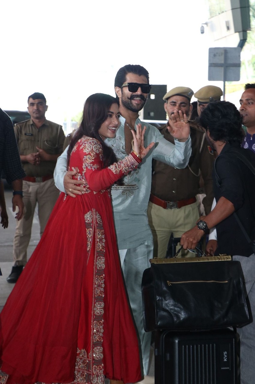 Rashmika Mandanna and Vijay Deverakonda Pose for Paps at Udaipur Airport