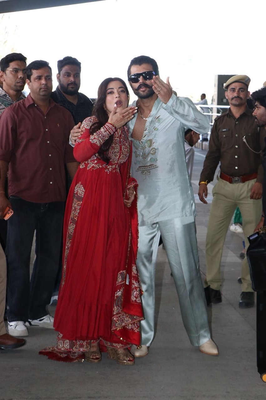 Rashmika Vijay airport appearance