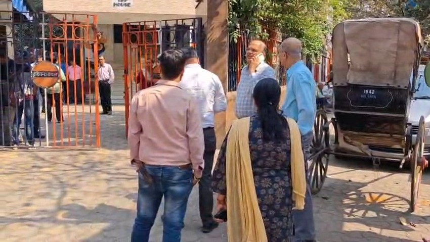 Residents Evacuate Buildings as Afternoon Earthquake Shakes Kolkata