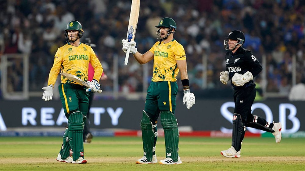 अर्धशतक लगाने के बाद कप्तान मार्करम दर्शकों का अभिवादन करते हुए (फोटो सोर्स- IANS)