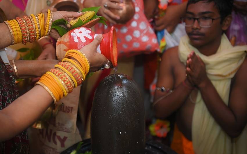 Things not to offer on Shivling