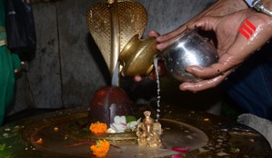 Things not to offer on Shivling