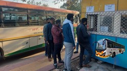 Noida News: चिंताजनक! सुविधाओं के अभाव में फीकी पड़ी यूपी रोडवेज की साख