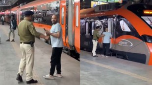 Howrah Passenger left outside after sleeper Vande Bharat automatic door closed RPF helped at last moment watch VIDEO