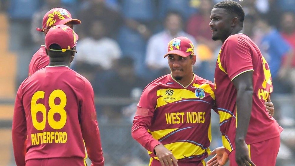 वेस्टइंडीज के खिलाड़ी जश्न मनाते हुए (फोटो सोर्स- IANS)