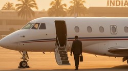 बिहार के अधिकारी ने चार्टर्ड प्लेन में किया सफर तो हुआ विवाद, आरजेडी-कांग्रेस ने उठाए सवाल