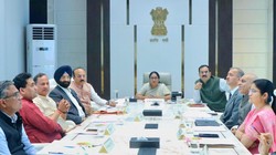 अब विधवाओं और दिव्यांगजनों को भी मिलेगा आयुष्मान योजना का लाभ, दिल्ली सरकार का बड़ा फैसला