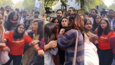 डीयू रुचि तिवारी मामला: NHRC ने दिल्ली पुलिस आयुक्त को जारी किया नोटिस