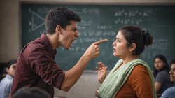 ‘तुम कौन हो सवाल करने वाली’, भरी क्लास में छात्र ने टीचर को जड़ा चांटा