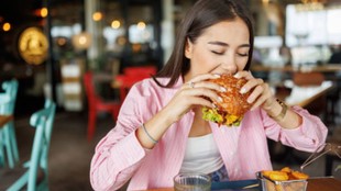 junk food, daily junk food, junk food side effects, junk food disadvantages, junk food health risks, रोज जंक फूड खाने के नुकसान, junk food se hone wali bimariyan, junk food and health, junk food effects on body, unhealthy food habits, what happens if you eat junk food daily, daily junk food side effects on health, diseases caused by junk food, junk food bad effects on body, is junk food harmful for health, experts warn about junk food, junk food and obesity, junk food and heart disease, junk food and diabetes, junk food and digestive problems, junk food and fatty liver, रोज जंक फूड खाने से क्या होता है, जंक फूड के नुकसान, हर दिन जंक फूड खाने के नुकसान, रोज जंक फूड खाने से कौन सी बीमारियां होती हैं