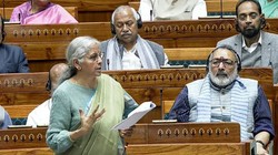 ‘बंगाल में बम चलता है, कानून नहीं’, निर्मला सीतारमण ने लोकसभा में ममता बनर्जी पर साधा निशाना