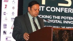 50 अफसर, स्पेशल किट और मंदिर दर्शन, विवाद बढ़ा तो सिंधिया का एक्शन, नोटिस जारी