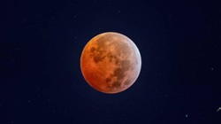 Chandra Grahan 2026: चंद्रग्रहण खत्म होते ही करें इन 5 मंत्रों का जप, चंद्रमा होंगे मजबूत और मन रहेगा शांत