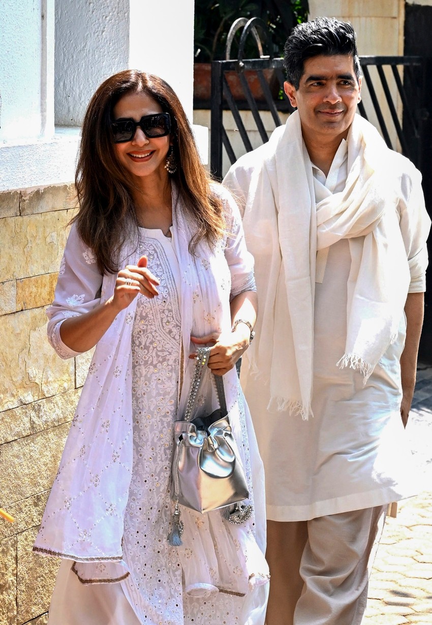 Celebs celebrate Holi in Mumbai