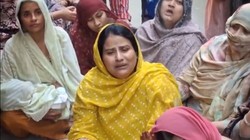 ‘पहले गले लगाया, फिर हमला किया’, दिल्ली में किशोर की हत्या, मां ने रो-रोकर इंसाफ की लगाई गुहार