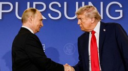 यूक्रेन और ईरान मुद्दे पर ट्रंप-पुतिन ने की बात, तेल संकट के बीच रूस पर प्रतिबंधों में ढील के संकेत