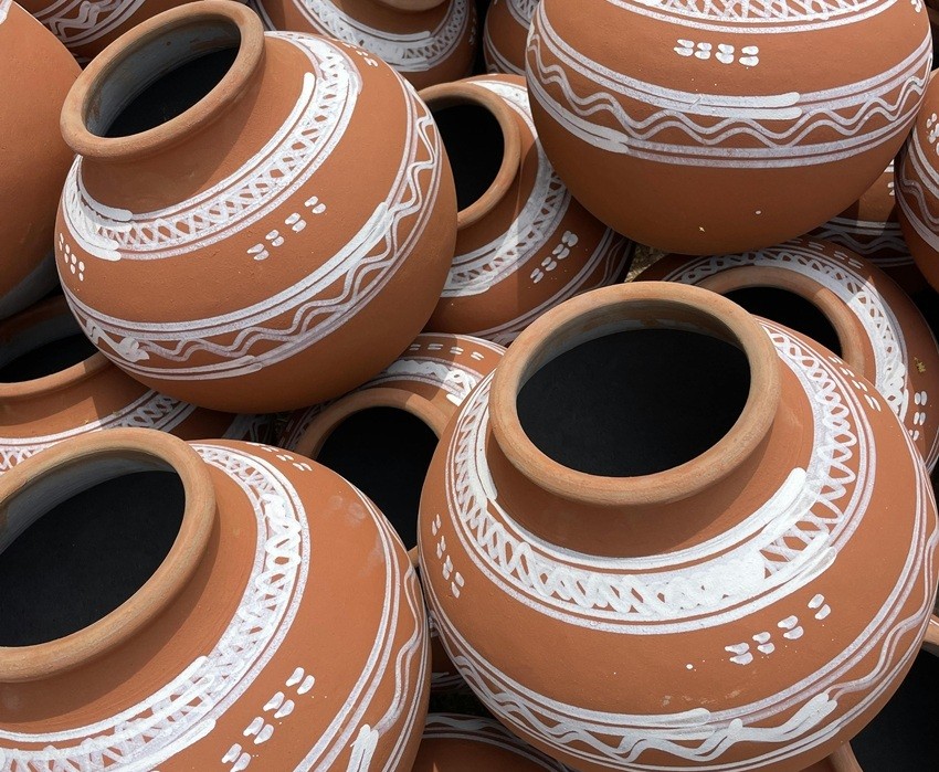 Earthen pot water