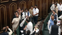 खामेनेई के पोस्टर, ईरान जिंदाबाद के नारे… जम्मू-कश्मीर विधानसभा में जमकर हुआ हंगामा