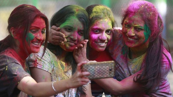 Holi hair care tips,Holi ke baad balon ki safai,Hair color removal after Holi,Holi hair cleaning tips,Remove Holi color from hai