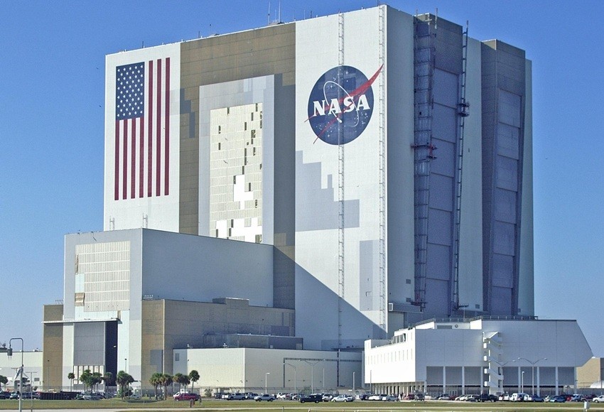 Human space exploration challenges