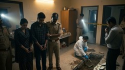 प्रेमी संग मिलकर की मां की हत्या, घर में दफन की लाश, एक साल बाद खुला राज, दोनों गिरफ्तार