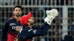 RCB के स्टार खिलाड़ी ने धोनी-पंत को किया इग्नोर, एडम गिलक्रिस्ट को बताया दुनिया का बेस्ट विकेटकीपर