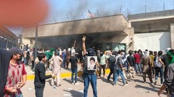 खामेनेई की मौत पर पाकिस्तान में गुस्सा, US दूतावास के बाहर जमकर हुआ बवाल