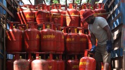 भारतीय रसोईघर तक आई ईरान-इजरायल युद्ध की आंच, क्या फिर से खत्म होने वाली है आपकी रसोई गैस? | संपादकीय