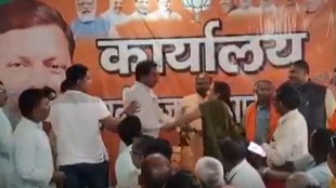 Ruckus at Maharajganj BJP Office Woman Beats Leader Over Fraud Allegations Video Goes Viral