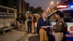 साउथ दिल्ली में सरेराह गुंडागर्दी: साकेत डिस्ट्रिक्ट कोर्ट के पास मणिपुर की महिला से मारपीट, FIR दर्ज