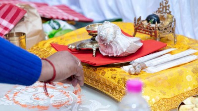 इन खास दिनों में करें सत्यनारायण भगवान की कथा, घर में आएगी सुख-समृद्धि, जानें नियम और लाभ