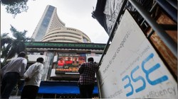 Share Market Today: शेयर बाजार में आज फिर बड़ी गिरावट, Sensex 600 अंक लुढ़का, 23500 के नीचे पहुंचा Nifty